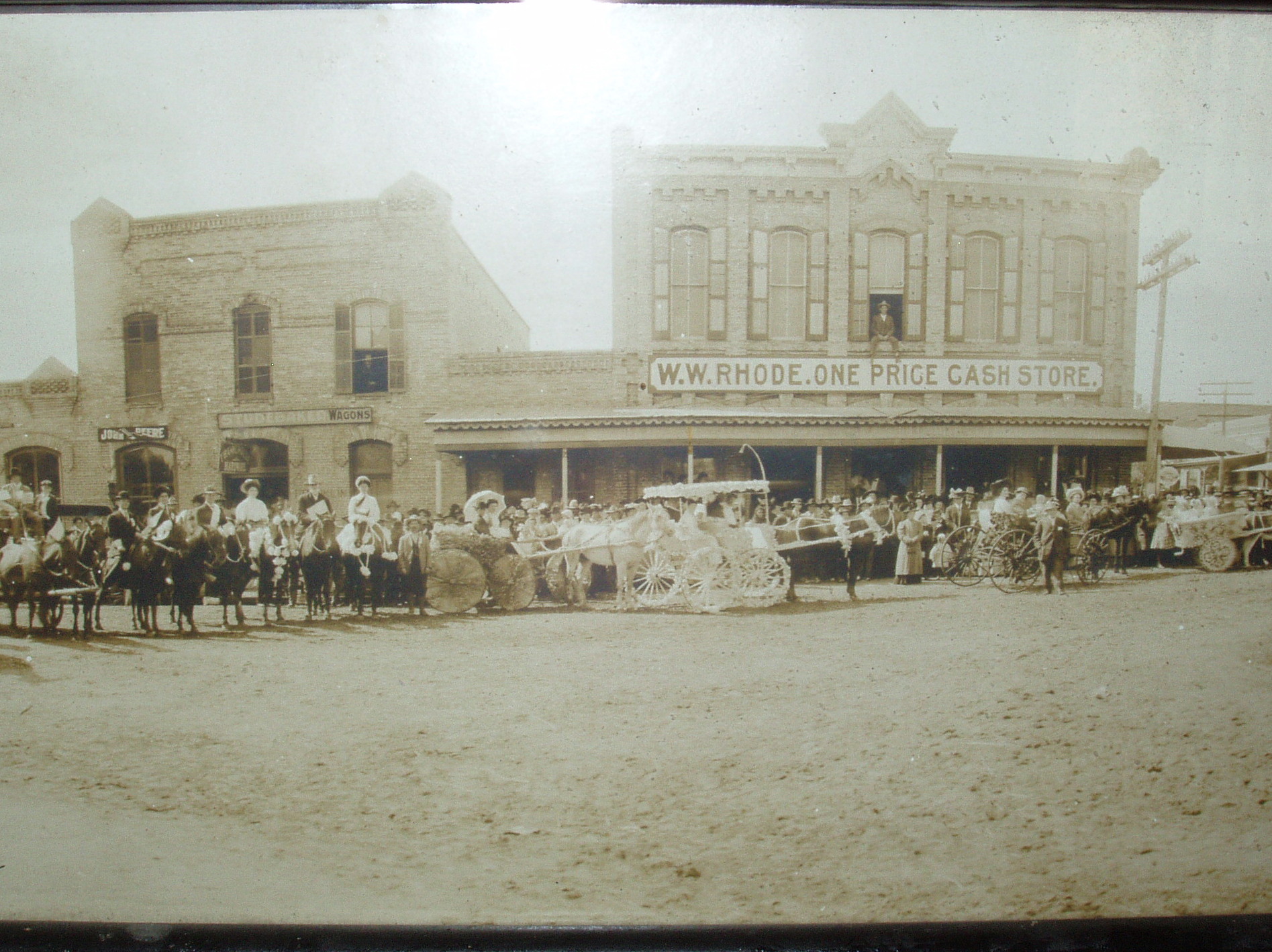 WW Rhode One Price Cash Store